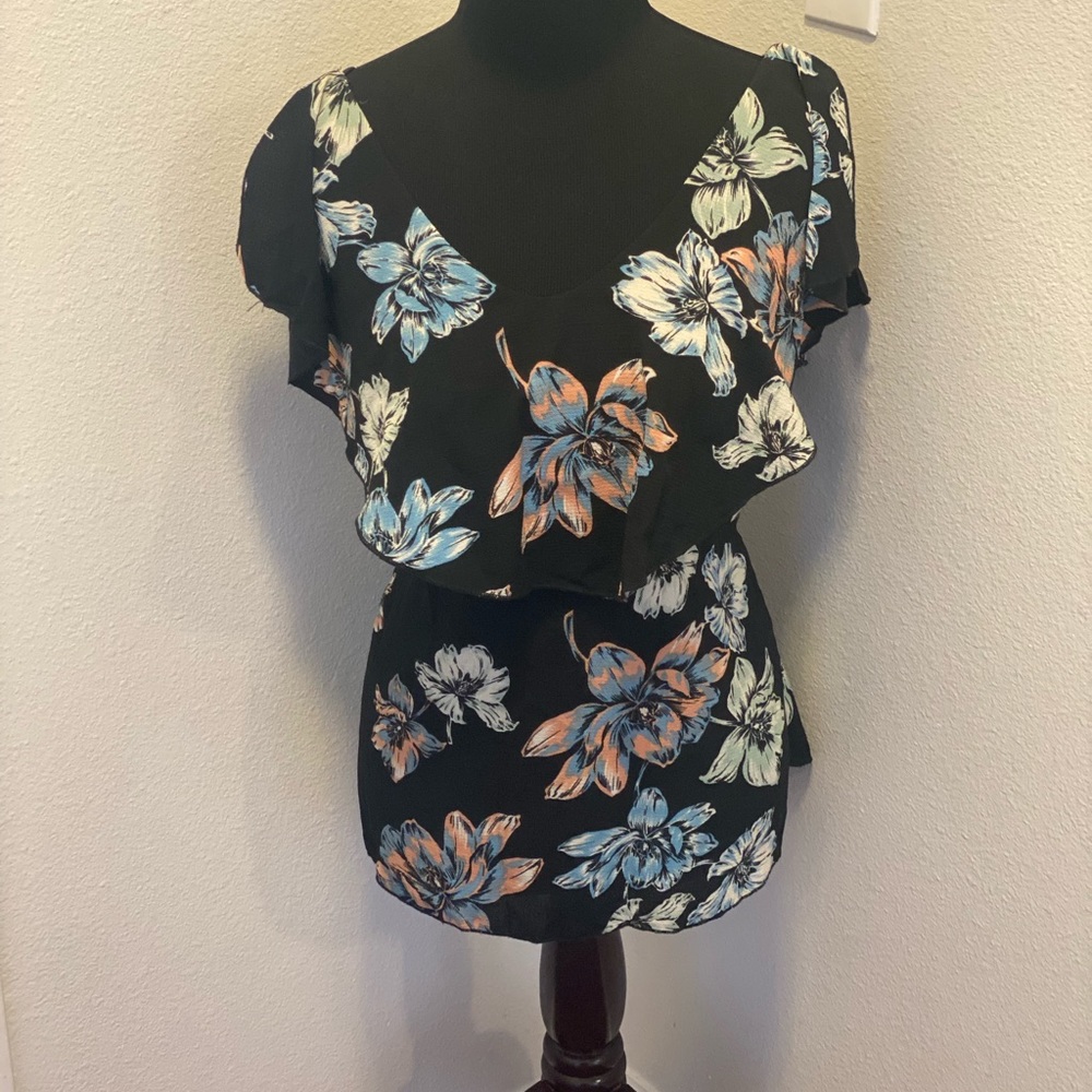 Moon kiss Black Floral Flutter Sleeve Top Blouse Tie Waist Size M